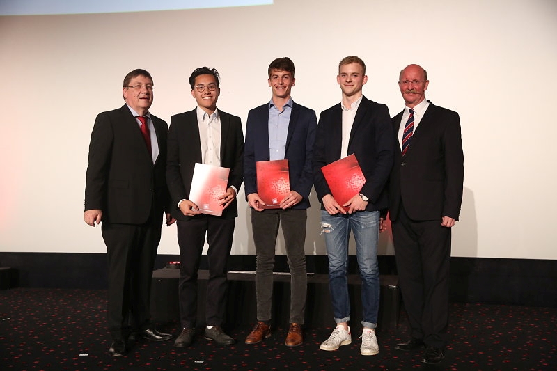 3. Platz U21-WM: Nils Grünenwald (Mitte) und Niklas Garst (vertreten durch Hannes Heßler 2. von rechts)